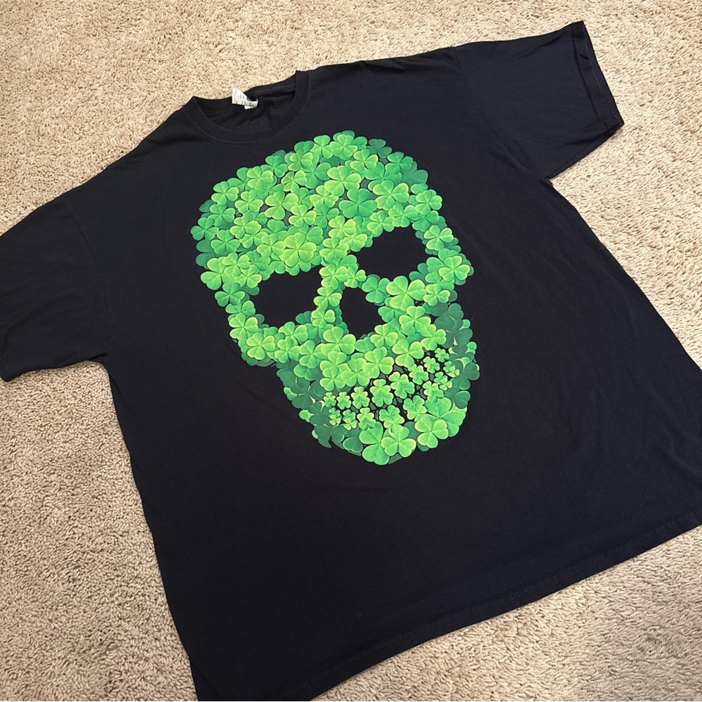 Lucky Saint Patricks Day Short Sleeve Shirt Green Clover Skull Graphics Size 2XL